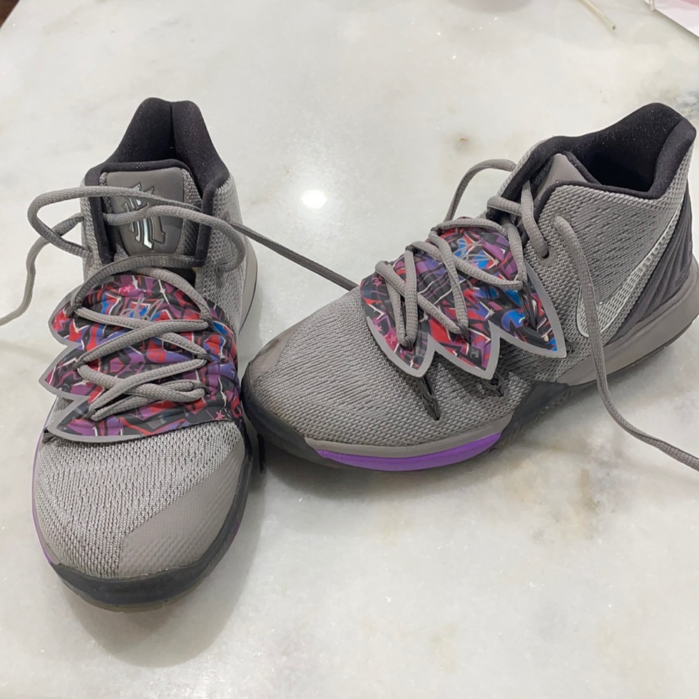 Kyrie kids basketball shoes